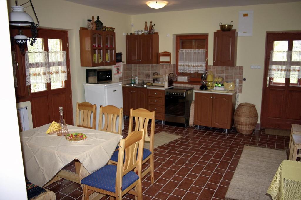 Szarvas Panzio Erdobenye Room photo