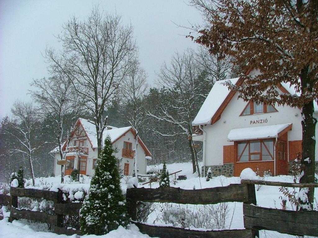 Szarvas Panzio Erdobenye Exterior photo